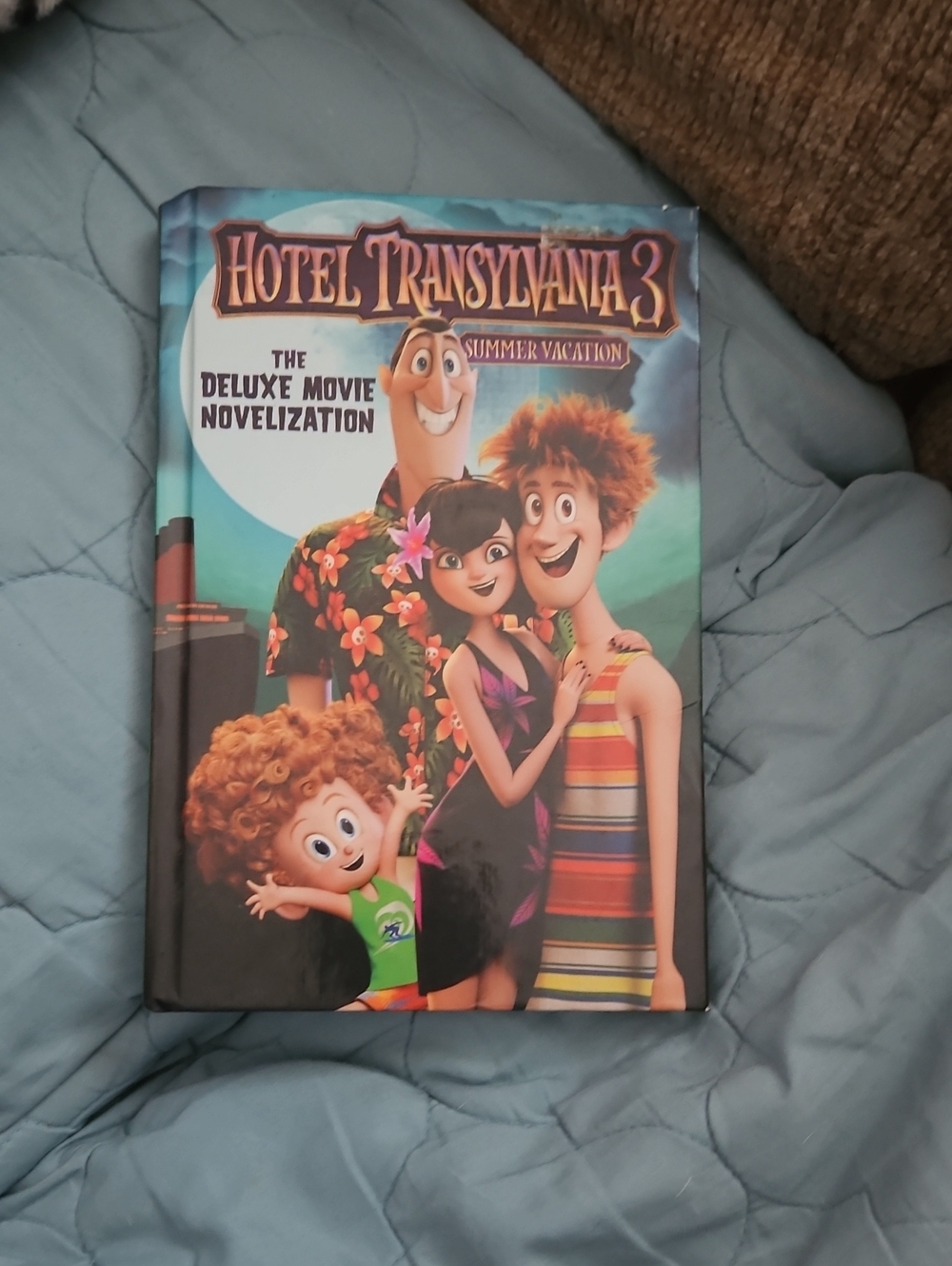 Hotel Transylvania 3 Deluxe Movie Novelization - Blue Cover